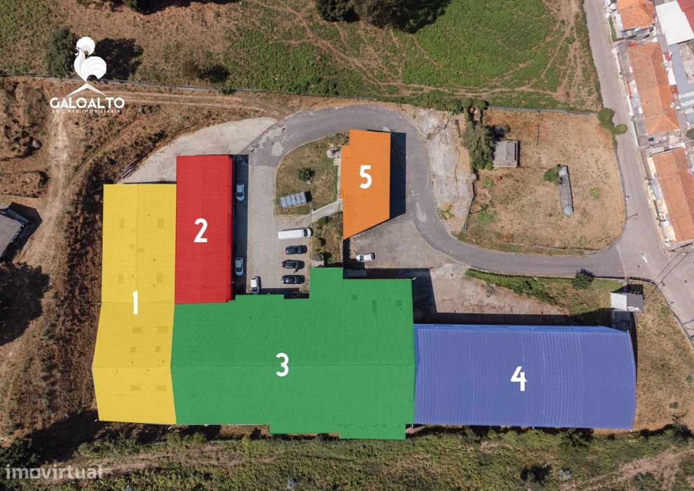 Armazéns com uma área de 5.270m2, em terreno com 14.000m2.