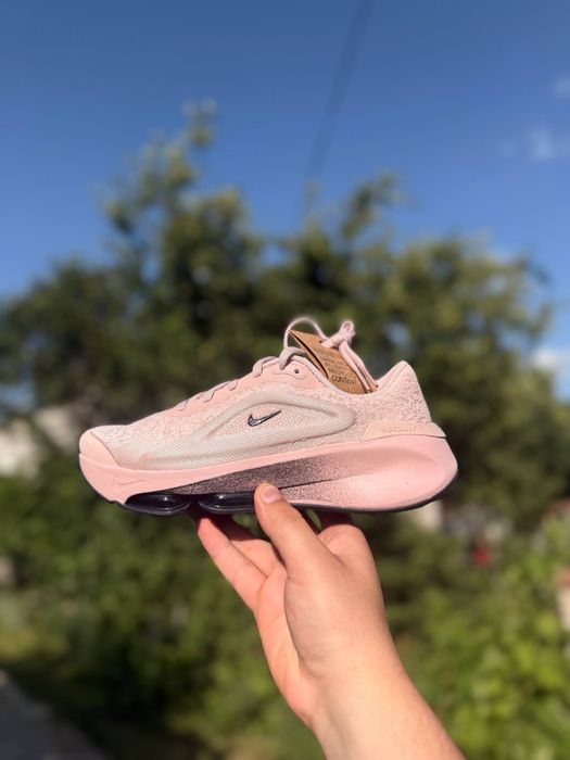 Продам оригінальні кросівки Nike жіночі, модель HF1210-600