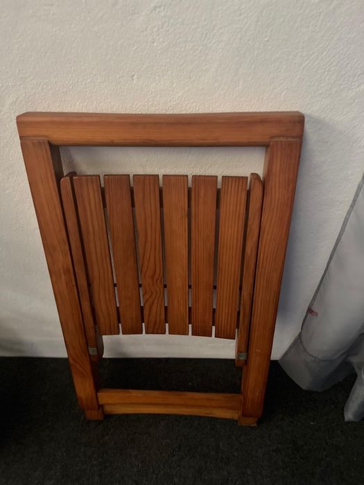 Cadeiras em madeira dobráveis para alugar