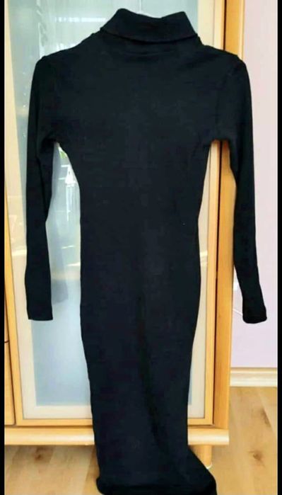 Czarna sukienka prążek r sm z golfem wiosenno-jesienna elastyczna