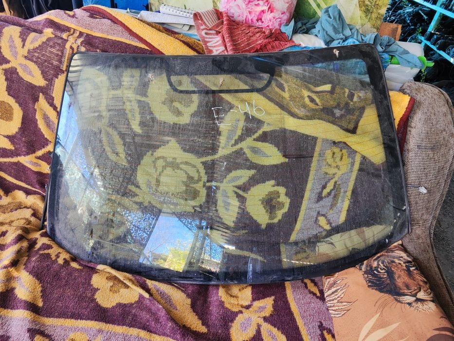 Задне скло Бмв е46 сідан