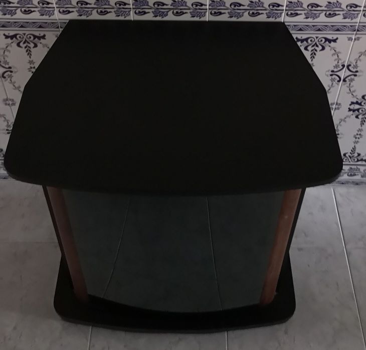 Móvel para TV com rodas