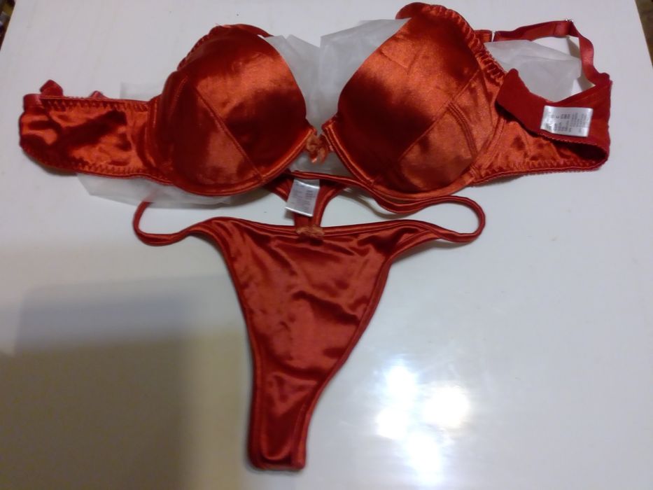 Бюстгалте и трсы,-комплект