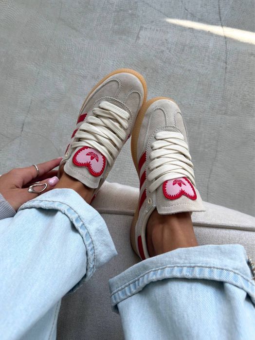 Жіночі кросівки Adidas Spezial Cream Scarlet Valentine's Day адідас спешл бедеві з червоними лампасами
