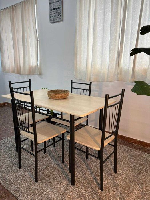 Mesa com 4 cadeiras cozhina/bares Envio gratis levamos a sua casa