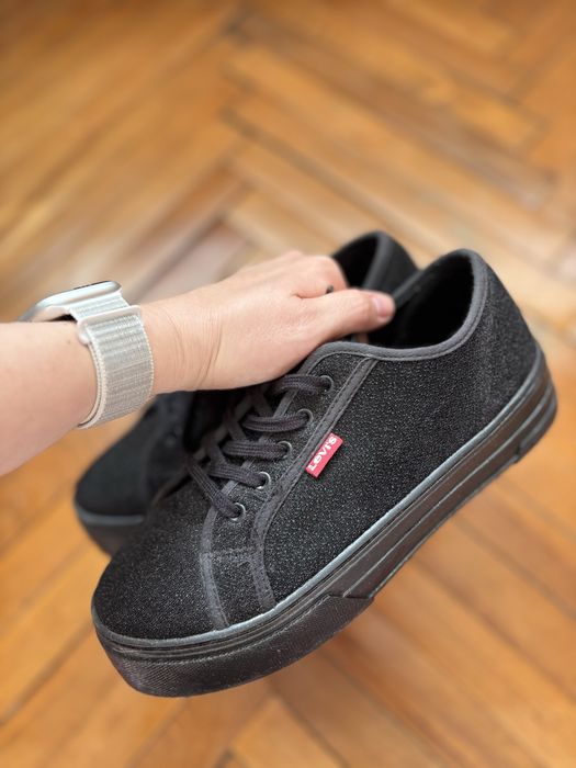 Жіночі чорні кеди Levis
