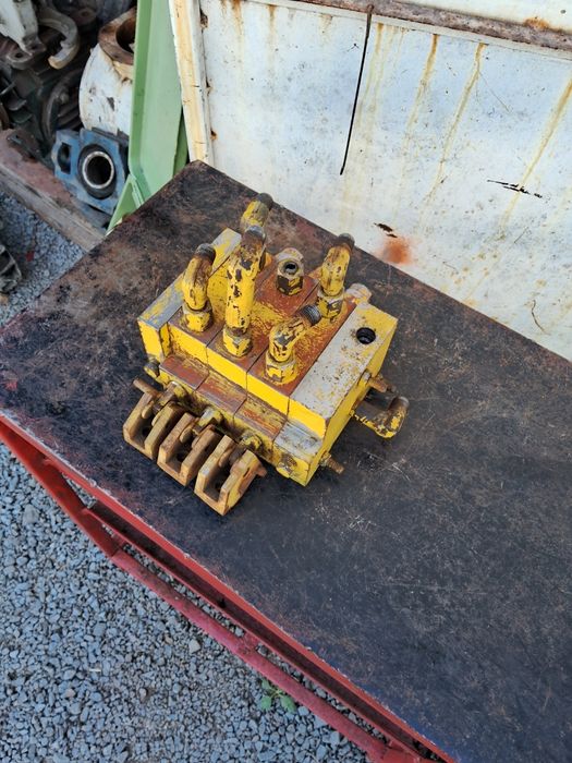 Гідророзподільник