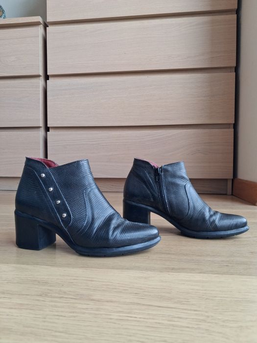 Botas pretas tamanho 35