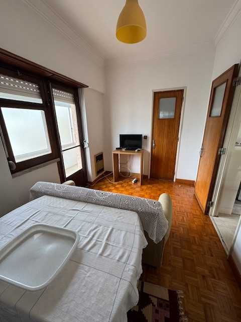 Quarto individual com varanda, Lisboa, Lumiar, para estudante
