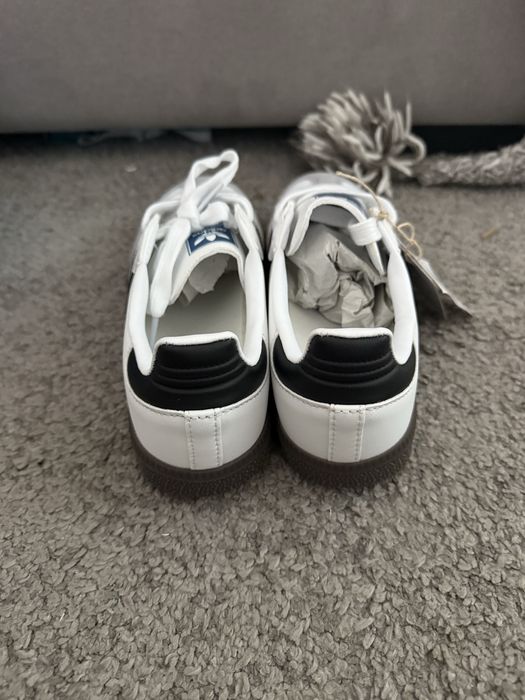 Adidas samba.