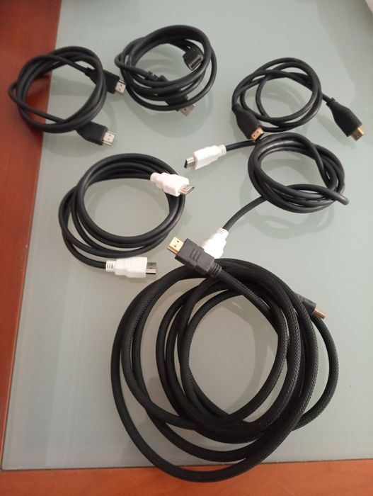 Cabos VGA e HDMI		Novos