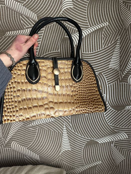 Сумка з лакованої шкіри