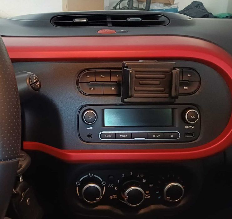 Renault Twingo 2015 Gasolina - Igual a Novo.