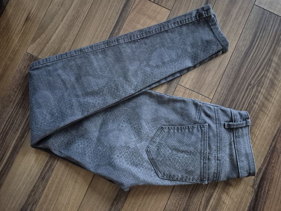 Jeansy Guess 24.