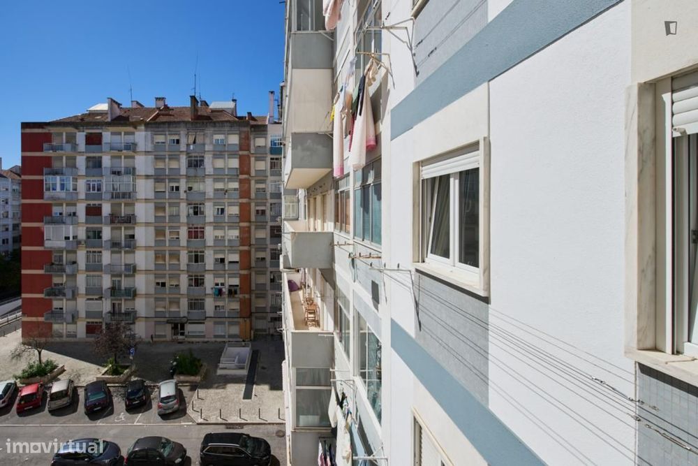 Quarto - localizado em Benfica Lisbon