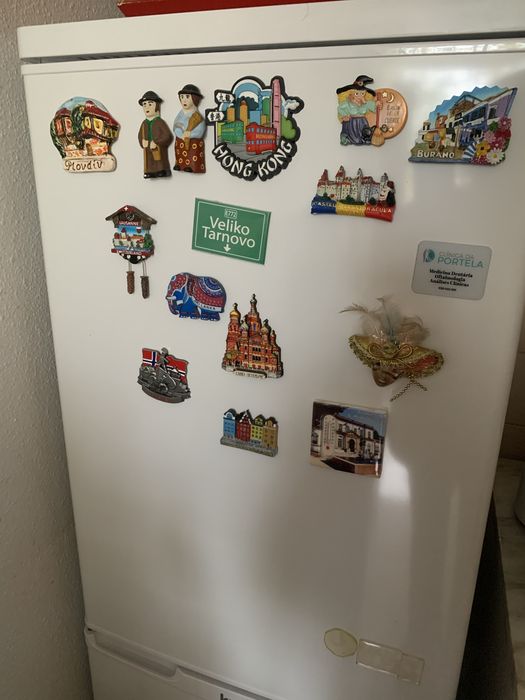 Varios magnetes de varios paises e cidades