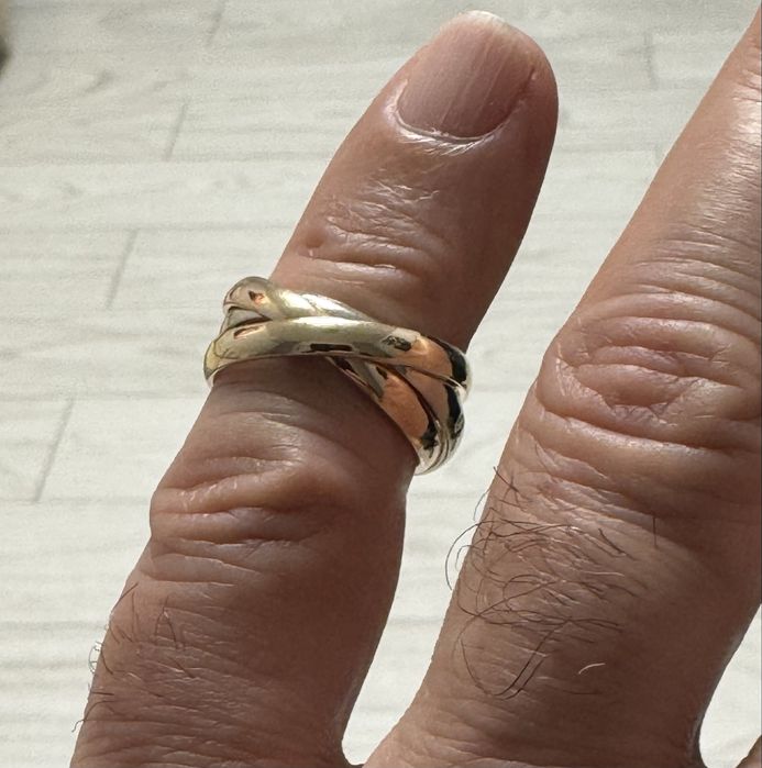 Золотое кольцо "Cartier"с бриллиантами