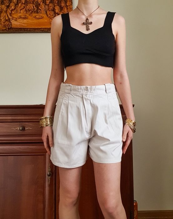 Beżowe spodenki z wysokim stanem