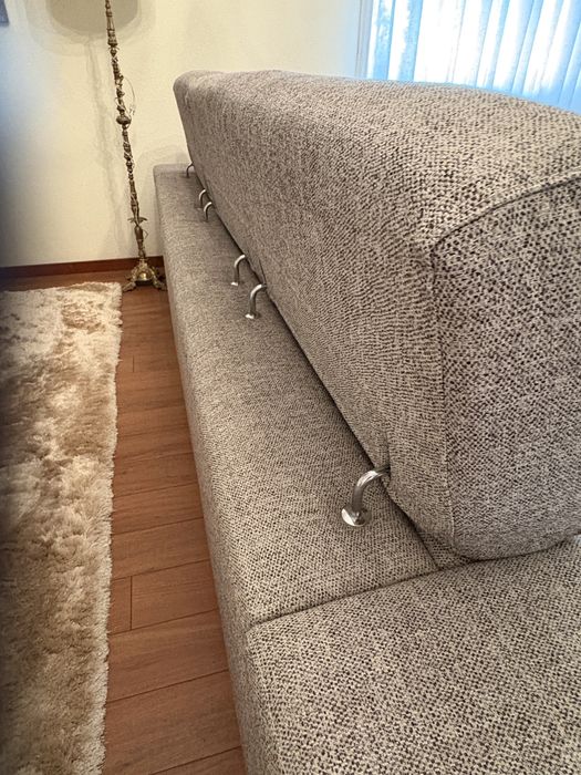 Sofa, usado mas como novo. Tons creme