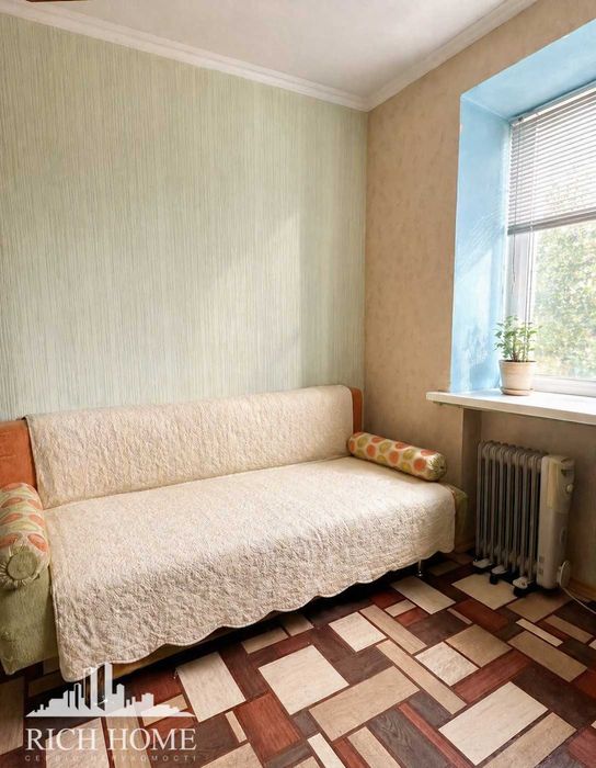 Продаж кімнати, вул. Йорданська 14-А, метро Оболонь - 10 хвилин.