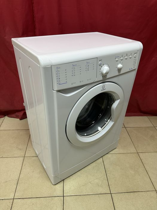 Стиральная машина Indesit IWSB 6105