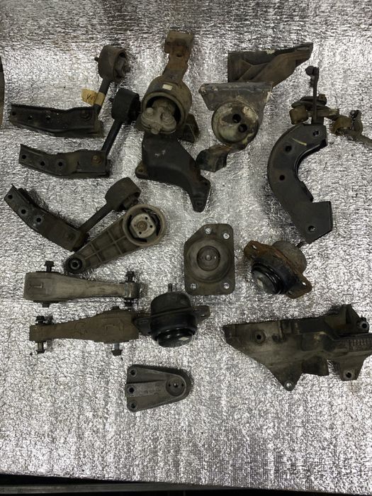 Подушки кронштейни кріплення мотора Шевроле Лачетті 1.8-1.6 мкпп-акпп