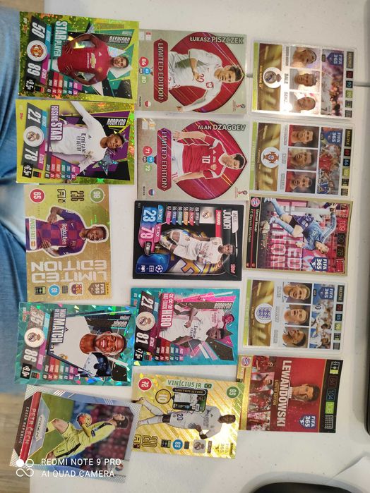 Cards e cromos de craques da bola