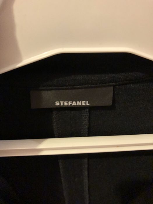 Sweterek żakiet stefanel czarny pasek modny roz M