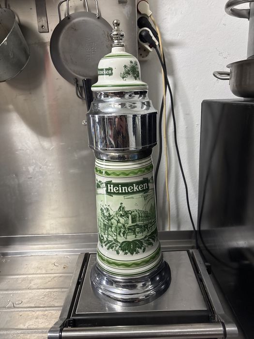 Coluna de cerveja Heineken