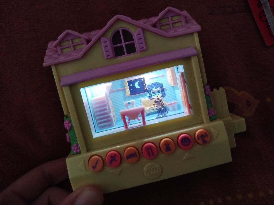 3 casas Pixel Chix (Tamagotchi)