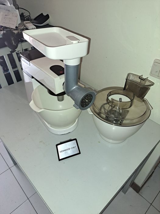 Kenwood Chef, um robô de cozinha clássico e multifuncional.