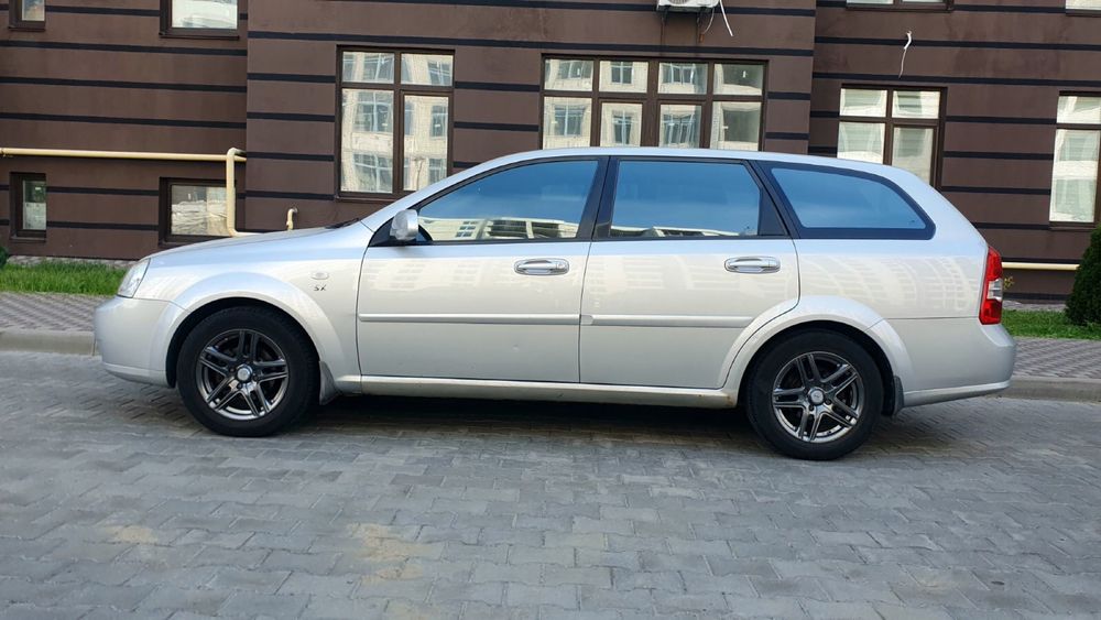 Машина Chevrolet Lacetti