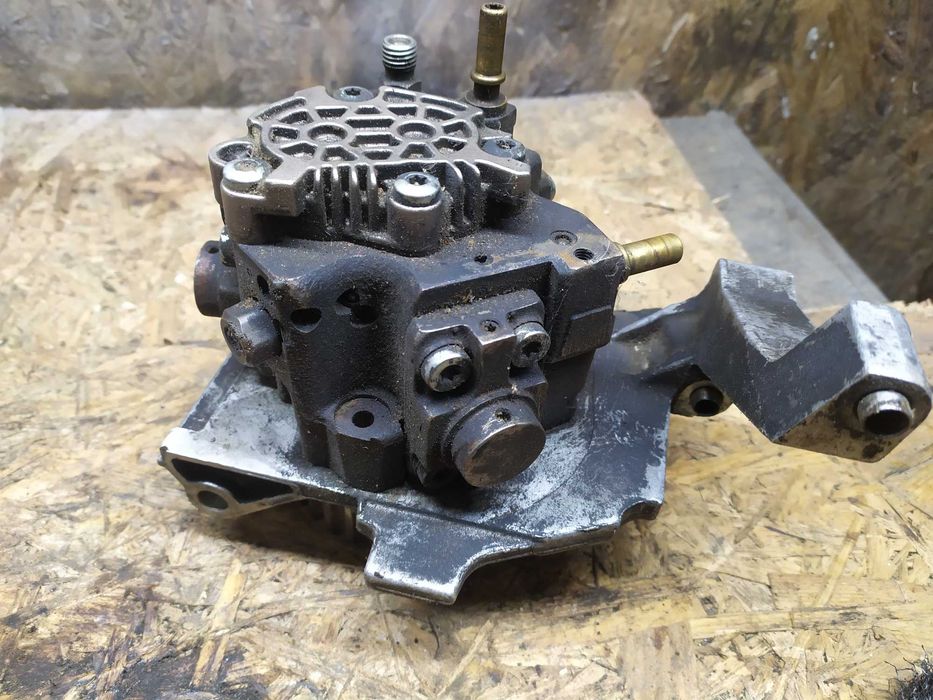 Насос ТНВД  1.6 HDI Пежо 407 Peugeot 407 SW Dv6  PSA