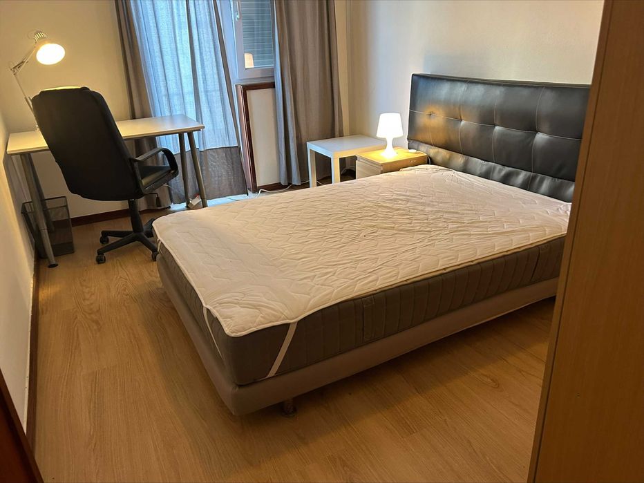 Quarto a estudante, em T2_Próximo da FEUP, FEP, FMP e Metro Salgueiros