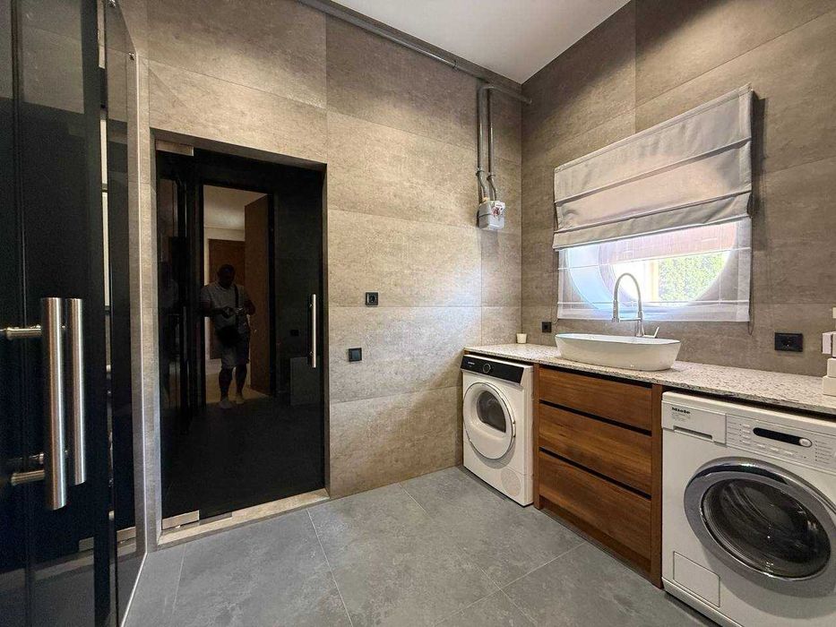 Продажа дома в Совиньоне. Бассейн. Дизайнерский ремонт. 12,5 соток