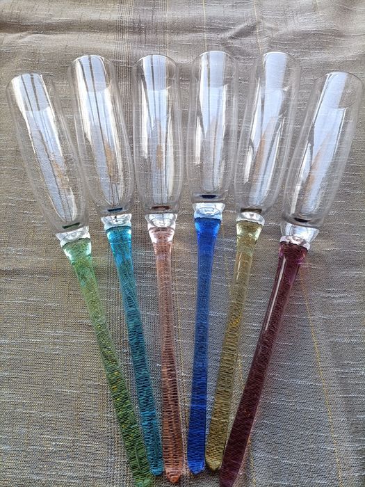 Flutes de champanhe sem base no pé