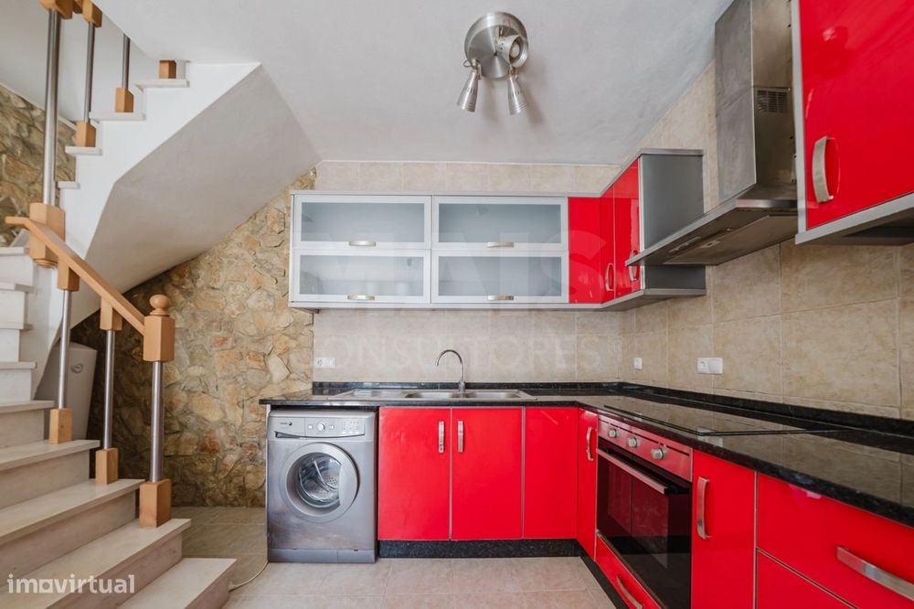 Preço Oportunidade: Moradia T1 Duplex em Olho Marinho | Óbidos