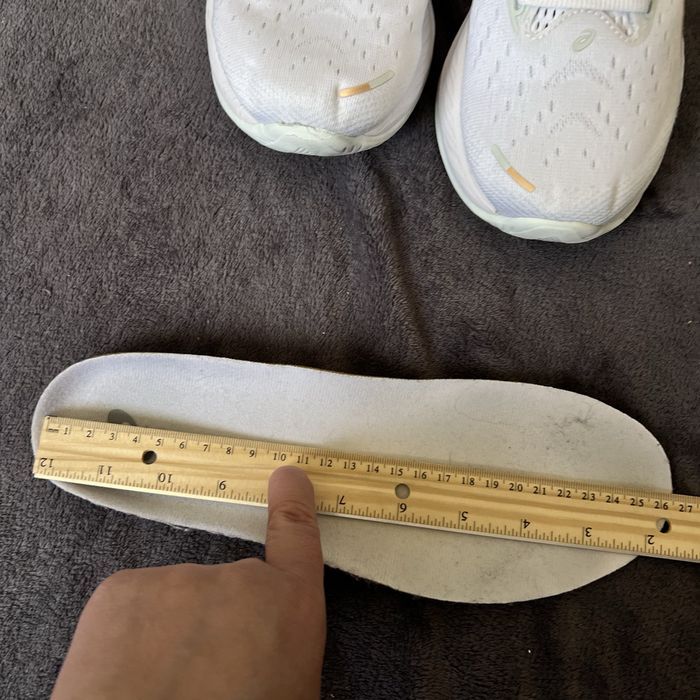 Жіночі кросівки Asics Gel-cumulus. P. 40,5.