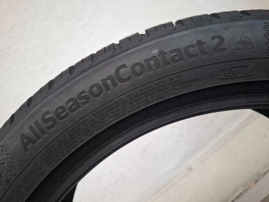 2x 235/45R20 Continental AllSeasonContact 2 EV  2x 6,8mm 24r,