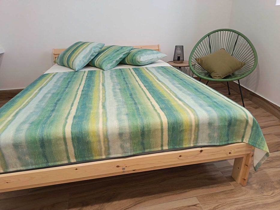 Lote de mobiliário de quarto. Novo.