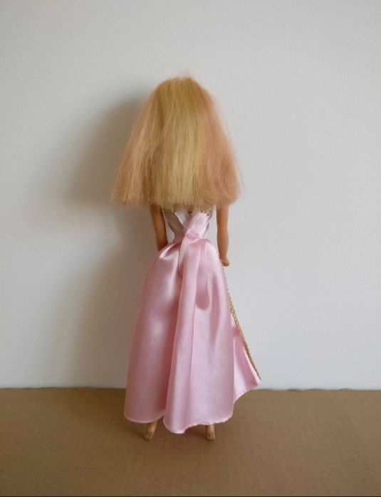Conjunto Bonecas: Fashionista + Barbie Princesa – Roupas e acessórios