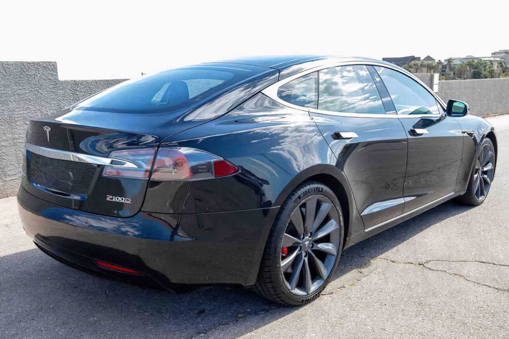 Tesla Model S P100D      2017