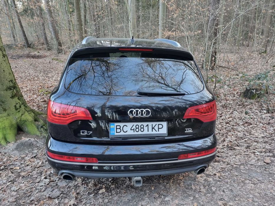 Автомобіль Ауді Q 7