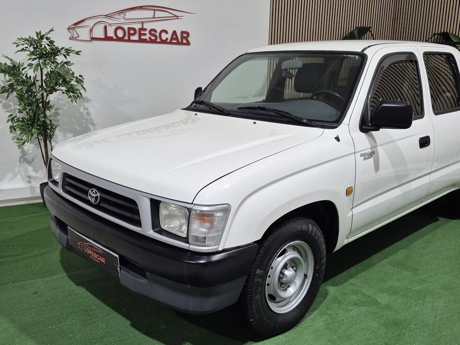 Toyota Hilux 2.4D - 150.000KM | GARANTIA | IVA - 5 LUGARES
