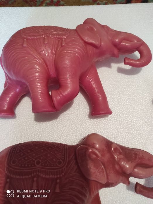 Пластмасові  слони