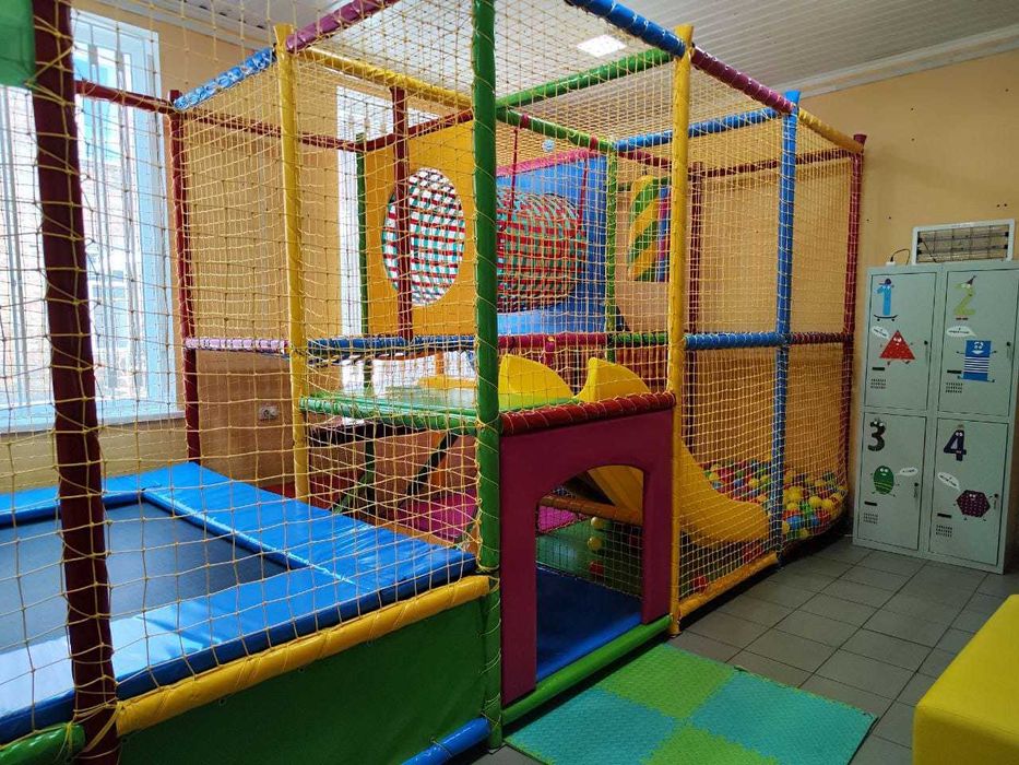 Продам лабіринт з батутом