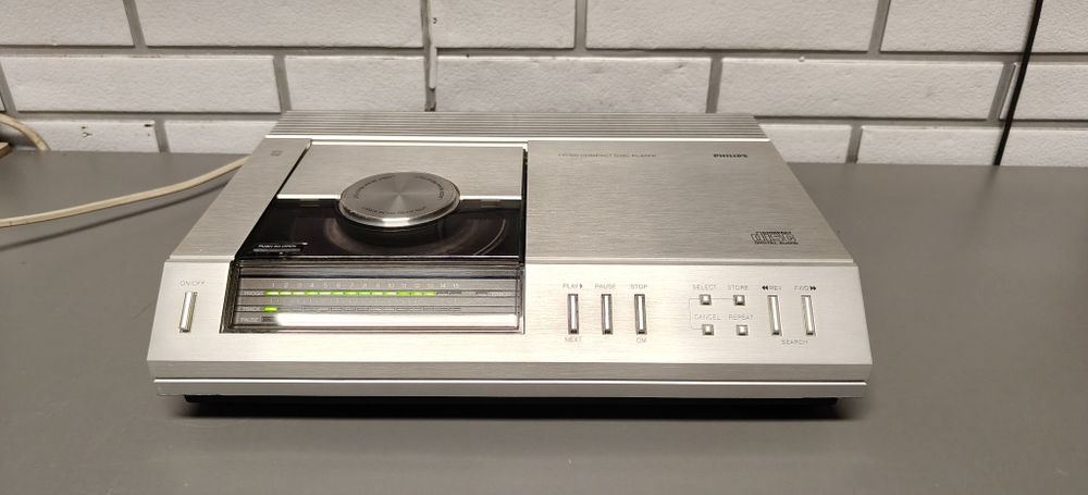 Audiofilski odtwarzacz CD PHILIPS CD-100. Analog 2xTDA 1540