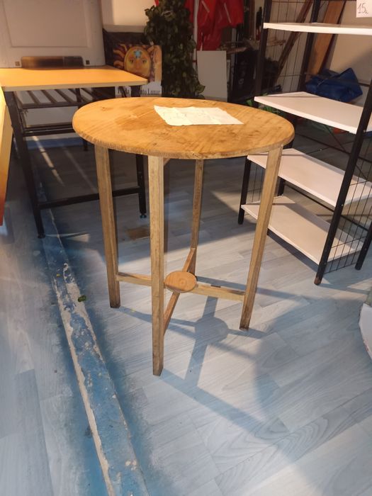 Recheio de loja - várias estantes , mesa e biombo, quadro, espelho...