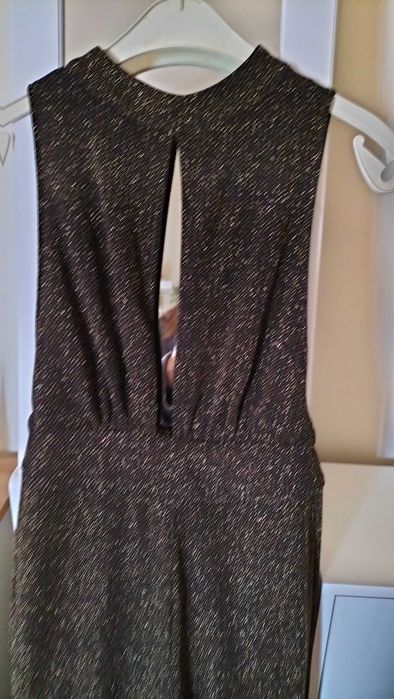 Macaco preto e dourado