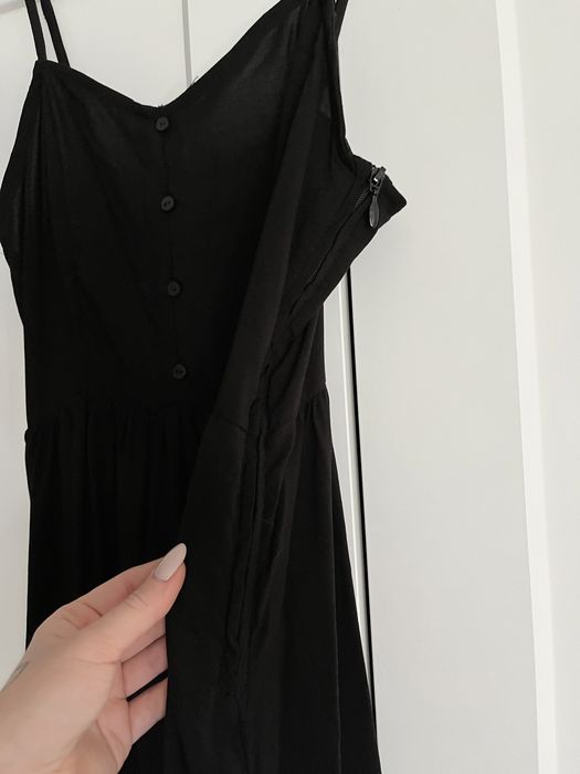 Krótka czarna sukienka na ramiączkach H&M XS